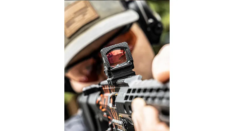 vtx_defender-xl-red-dot_dfxl-mrd5_web-resize__1_